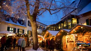 Filigranes Kunsthandwerker: Über 100 Aussteller aus ganz Deutschland verleihen dem Deidesheimer Advent seine besondere Note.