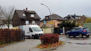 Hier der Blick auf die Scheffelstraße aus Sicht der von der Plankstadter Straße kommenden Fahrer. Die von links kommenden Fahrzeuge sind teilweise gefühlt zu schnell unterwegs und reagieren erschrocken.