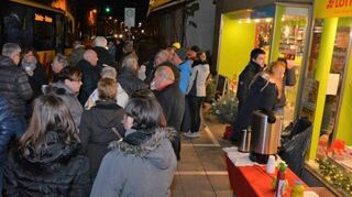 Zum „Candlelight Shopping“ sind alljährlich in der Vorweihnachtszeit sehr viele Men-schen unterwegs, der Shuttlebus ist dann stets gut ausgelastet.