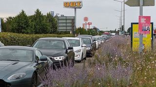 Ein Rückblick auf das Verkehrschaos beim Bruce-Springsteen-Konzert: Stoßstange an Stoßstange stehen die Autos in der Talhausstraße.