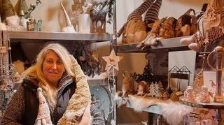 Elke Wertenbruch von „Belle Floral“ aus Wiesenbach hat unter anderem süße Wichtel mitgebracht, ein absoluter Dekotrend. Sie ist jetzt drei Wochenenden vor Ort.