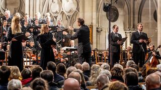 Der Evangelische Oratorienchor der Pfalz konzertierte kürzlich mit der Kammerphilharmonie Mannheim unter der Leitung Landeskirchenmusikdirektor Jochen Steuerwald (M.) in der Gedächtniskirche in Speyer und sang die „Messa da Requiem“ von Giuseppe Verdi.