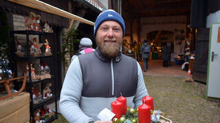 Roberto Baronello aus Ketsch hat den perfekten Adventskranz gefunden, den er seiner Frau mitbringt.