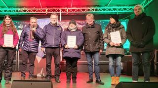 Die stolzen Verleiher und Preisträger des „Rotary Awards“: Sylvia Engelberth (Arche Weltladen, v. l.), Natalie Siehler (Parkkindergarten), Rotary-Präsident Rainer Weiglein, Rotarier Dieter List, Tatjana Sturm (Schwimmverein), Rotarier Dr. Walter Götzmann, Claudia Fuhrmann (THRS) und Tim Ruiz (Schwimmverein).
