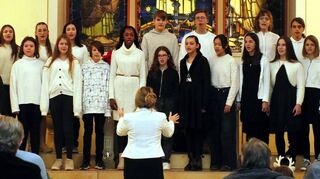 Bringt Schwung und Neuklang ins Konzert: der gut aufgestellt Jugendchor.
