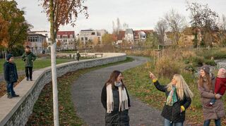 Aylin Kuppinger (v. l.) mit Felix und Leonard, Ingrid Trümbach-Zofka und Marlene Diehm mit Clara und Jonas.