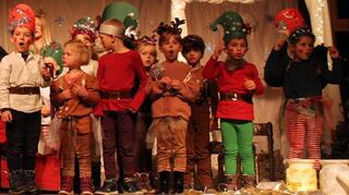 Nur Hauptdarsteller: Die Kinder freuen sich am Ende der Vorstellung über die Begeisterung ihrer Eltern im Publikum.