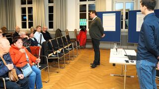 Der vom Land unterstützte Fußverkehrs-Check für Plankstadt endete mit einem Abschlussworkshop, bei dem das Fachbüro Planersocietät die Ergebnisse an Bürgermeister Nils Drescher und die Teilnehmer weiterreichte.