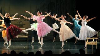 Einfach märchenhaft: Die Ballerinas aus der Ballettschule von Susanne Menningen verleihen mit ihrem Anmut und ihrer Grazie dem Märchen von „Cinderella“ das besondere Etwas.