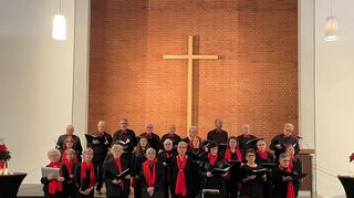 Der Gesangsverein hat sich für die Liederweihnacht in der Christuskirche schick gemacht.