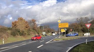 Auch an der zweiten Rampe zur B 535 in Richtung Mannheim häufen sich dieses Jahr die Unfälle. Es stellt sich die Frage, ob nicht ein Kreisel sinnvoll wäre.