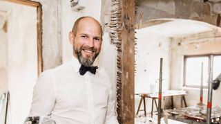 Tim Gaber in seinem Element. Er unterstützt von der Immobiliensuche über die Finanzierung bis hin zur energetischen Modernisierung.