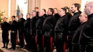 Der Chor der Don Kosaken, den Serge Jaroff einst gründete, gastiert mit einem fest-lichen Konzert in der katholischen Schutzengelkirche.