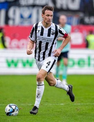 „Wir lassen nach der Halbzeit alle unsere Tugenden in der Kabine“, sagt Tim Knipping – hier im Spiel gegen Mannheim – nach der Niederlage in Ingolstadt.