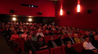 Charmantes Kino mit noch charmanteren Kinobetreibern: So voll war es beim Jubiläumsfest 60 Jahre Central Kino im Dezember 2018.