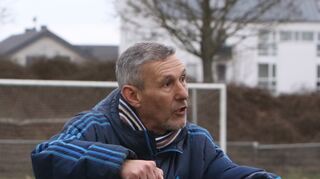 Trainer Andrés Medina López hat seinen Vertrag beim A-Ligisten SV Rohrhof vorzeitig um ein Jahr verlängert.