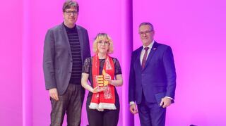 Bei der „Deutschen Meisterschaft im Handwerk“ gibt’s den Preis von ZDH-Präsident Jörg Dittrich (r.) und Bundestagsmitglied Michael Kellner.