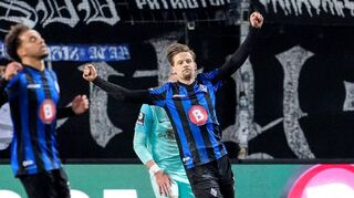 Siegtreffer vom Punkt: Baxter Bahn (r.) nach seinem Tor zum 1:0 gegen 1860, links Jalen Hawkins.