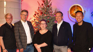 Pfarrerin Dr. Franziska Beetschen (v.l.), Pfarrer Steffen Groß, Prädikantin und Pfarramtsmitarbeiterin Simone Heidbrink, Luft- und Raumfahrttechnik-Professor Dr. Reinhold Bertrand und der Musiker Athi Sananikone von „Athi rocks“.