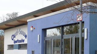 Das Capri-Sonne-Sportcenter bereitet aktuell viele Sorgen: Das Dach ist marode und muss erneuert werden. Hinzu kommt, dass Unbekannte immer wieder die Halle verwüsten.
