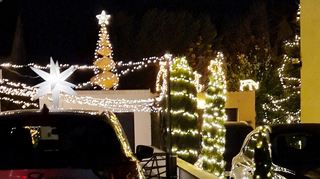 Lichterglanz – wie auf diesem Bild in der Anton-Bruckner-Straße – gehört für viele Brühl zu Weihnachten dazu.