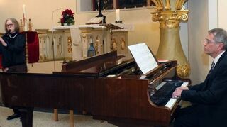 Ulrike Wettach-Weidemaier und Detlev Helmer spielen gemeinsam beim Gottesdienst in der Stadtkirche.