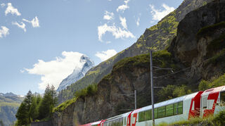 Startpunkt: Bei Zermatt am Fuße des 4478 Meter hohen Matterhorns beginnt die Traumreise mit dem Glacier Express.