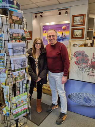 Jörg Gerkewitz mit Tochter Jana. Die Schülerin hilft dem Papa in den finalen Tagen des Familiengeschäfts "Foto Gerkewitz". Am Samstag wird der seit 59 Jahren inhabergeführte Laden schließen.