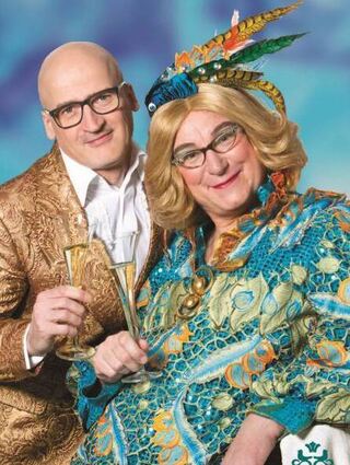 Stößchen: Emmi und Willnowsky zeigen Szenen einer Ehe.