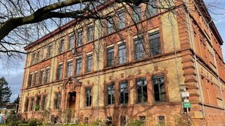 Die Friedrichschule in Plankstadt bildet den Mittelpunkt des Quartiers in der Ortsmitte, für das der Gemeinderat einen Entwurf für einen Bebauungsplan abgesegnet hat. In diesem Entwurf steht auch geschrieben, welche Baumaßnahmen in diesem Bereich erlaubt sind.