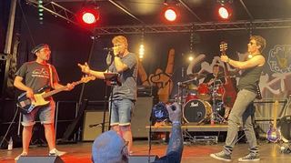 Die Band Revived, die 2023 bei der Hockenheimer Nacht der Musik aufgetreten ist, nimmt ihre Zuhörer mit auf eine Reise durch die Musikgeschichte. Bild: Revived