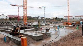 Nach Spatenstich und Grundsteinlegung bei der „Grünen Mitte“ entsteht aktuell ein Quartier, in dem 2025 die ersten Familien einziehen sollen.