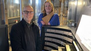 Sie ziehen beim Neujahrskonzert alle Register: Domorganist Markus Eichenlaub und die gehandicapte Panflötistin Hannah Schlubeck.