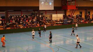 Sandhausen und Hoffenheim spielen im vergangenen Jahr beim Ketscher U13-Masters um Platz drei. Dieses Jahr kann es in der Neurotthalle erneut erst in der Endrunde zu einer Neuauflage der Partie kommen.