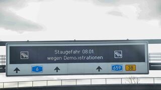 Schon jetzt sind die Traktorfahrten für Montag auf den Autobahnen in der Region um Schwetzingen und Hockenheim angekündigt.
