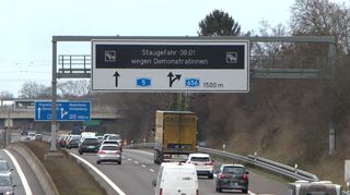 Schon jetzt sind die Traktorfahrten für Montag auf den Autobahnen in der Region um Schwetzingen und Hockenheim angekündigt.