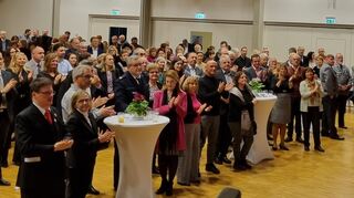 Es sind viele Gäste am Freitagabend ins Lutherhaus gekommen, auch aus den oberbayerischen Partnerkommunen.