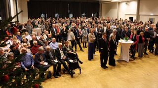 Viele Gäste finden den Weg ins Lutherhaus zum Neujahrsempfang der Stadt Schwetzingen.