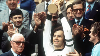 Franz Beckenbauer bei einemseiner größten Erfolge in München – beim Gewinn der Fußball-Welt-meisterschaft im Jahr 1974.
