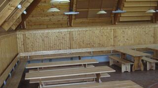 Etwas rustikaler, aber trocken und warm: Die Grillhütte bietet das ganze Jahr über Platz zum Feiern, das ist im vergangenen Jahr an 154 Tagen genutzt worden.