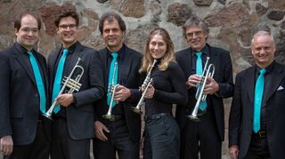 Sonntag, 14.01.2024  16:00 Uhr Kath. Kirche St. Pankratius Schwetzingen Mit Pauken und Trompeten
Festliches Neujahrskonzert Werke für vier Trompeten, Pauken und Orgel von Bach, Mendelssohn, Dvorak u.a.
Pfeiffer-Trompeten-Consort Mathias Müller, Pauken
Matthias Neumann, Orgel Karten zu 20 Euro; Mitwirkende:
Joachim Pfeiffer, Julie Bonde, Paul Pfeiffer, Martin Pfeiffer (Trompete), Mathias Müller (Solopauke)
Matthias Neumann (Orgel) (SchülerInnen/Studierende 12 Euro) zzgl. VV-Gebühr
beim Kundenforum der Schwetzinger Zeitung (Carl-Theodor-Str. 2, Schwetzingen)
per Mail: post@pfeiffer-trompeten-consort.de
www.pfeiffer-trompeten-consort.de
Veranstalter: Pfeiffer-Trompeten-Consort