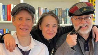 Barbara Hennl-Goll (Mitte) von der „Bücher Insel“, Christina Schobert (l.) und Jürgen Haber präsentieren in der Villa Meixner Krimis und Thriller.