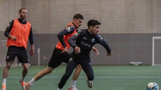 Der SV Sandhausen bezieht auf dem DFB-Campus in Frankfurt ein viertägiges Kurztrainingslager. Dort trainiert der Drittligist – hier mit Abu-Bekir El-Zein am Ball – auf ungewohntem Kunstrasenplatz.