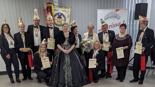 Freude über zahlreiche Auszeichnungen bei der Ordensmatinee: Sabine Kern, Stefan Wiggers, Nico Glas, Eva Schmid, Timo Vogel, Larissa I., Gabi Biefel, Hildegard Linke, Silke Haupt, Helmut Kief, Sylvia Zahn und Friedbert Zahn.