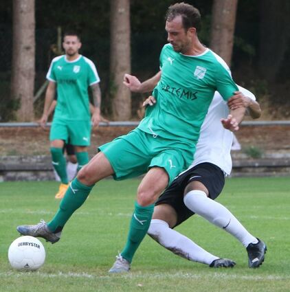 Die SG Oftersheim – hier Routinier Peter Prokop – ist derzeit die zweitstärkste Fußball-Mannschaft der Kreisklasse A1.