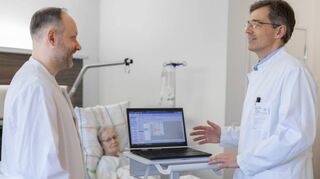 Leitender Oberarzt Dr. Björn Jacobi (v.l.) und Prof. Dr. Markus Munder leiten die neue
