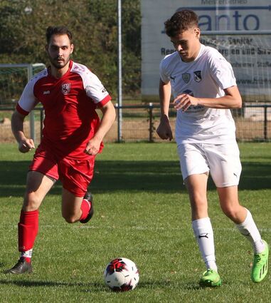 Nils-Ole Kief (r.) hat mit dem SC 08 Reilingen eine zufriedenstellende Vorrunde gespielt. Die Chance auf Platz zwei ist beim Tabellensiebten für die zweite Saisonhälfte noch gegeben.
