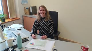 Britta Josupeit in ihrem Büro im Rathaus - hier findet nur ein Teil ihrer Arbeit statt.