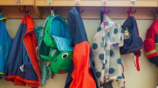 Zwei kommunale Kindergärten gibt es in Brühl: das Haus der Kinder bei der Römerstraße und den Sonnenschein-Kindergarten bei der Schillerschule. Die übrigen Betreuungs-einrichtungen sind in der Trägerschaft der Kirchengemeinden oder von entsprechenden Vereinen. Immer mehr Plätze und höhere Tarifabschlüsse für die Mitarbeitenden dort treiben die Ausgaben im Bereich der Personalkosten im Gemeindehaushalt nach oben.