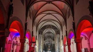 Beeindruckende Illuminationen bei "Femme Fatale" mit Felicitas Brunke in der Ketscher Kirche